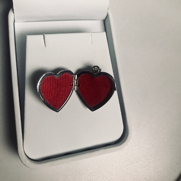 Vintage stainless steel heart locket ♥️ - Picture 2 of 3